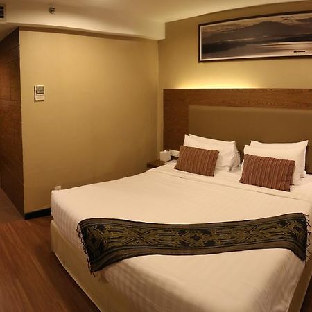 Grand Borneo Hotel Кота-Кінабалу Екстер'єр фото