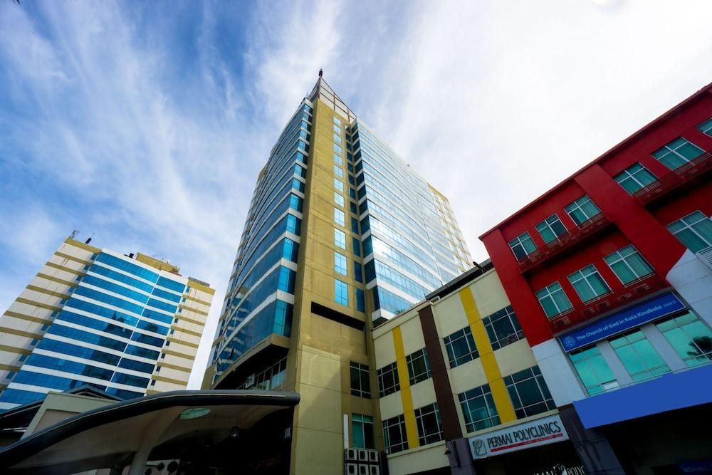 Grand Borneo Hotel Кота-Кінабалу Екстер'єр фото