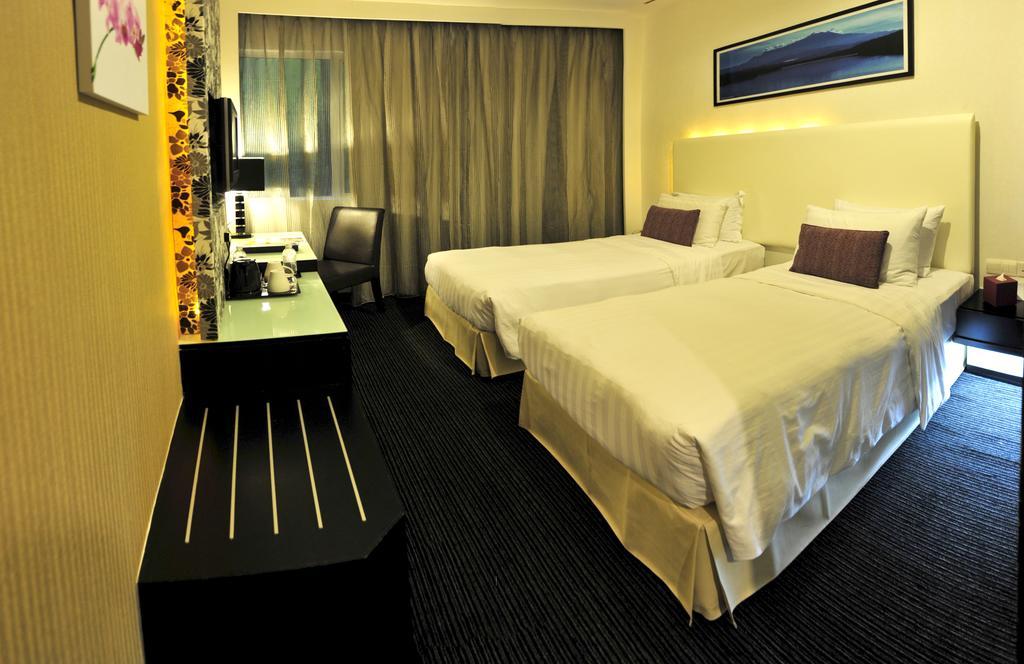 Grand Borneo Hotel Кота-Кінабалу Екстер'єр фото