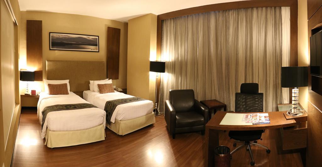 Grand Borneo Hotel Кота-Кінабалу Екстер'єр фото
