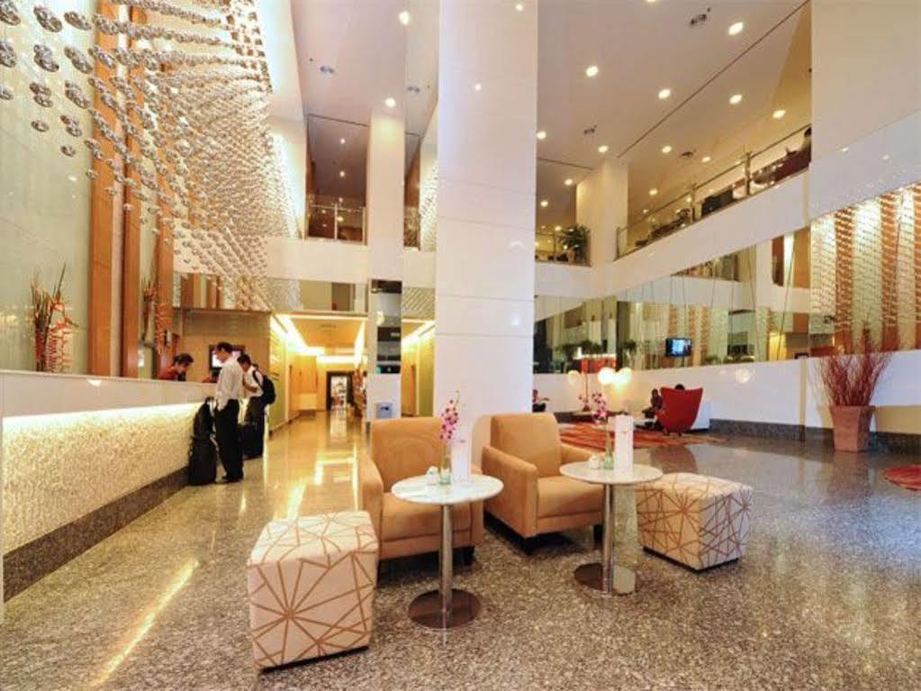 Grand Borneo Hotel Кота-Кінабалу Екстер'єр фото