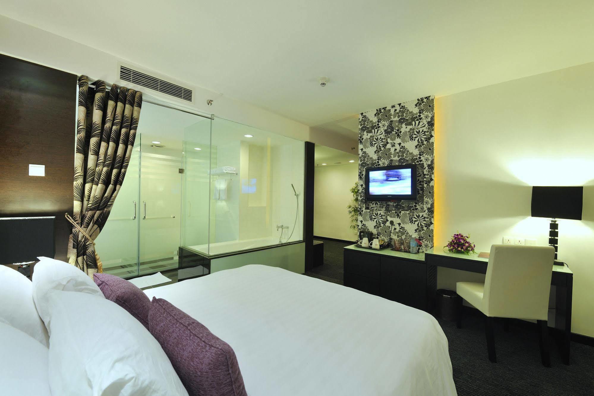 Grand Borneo Hotel Кота-Кінабалу Екстер'єр фото