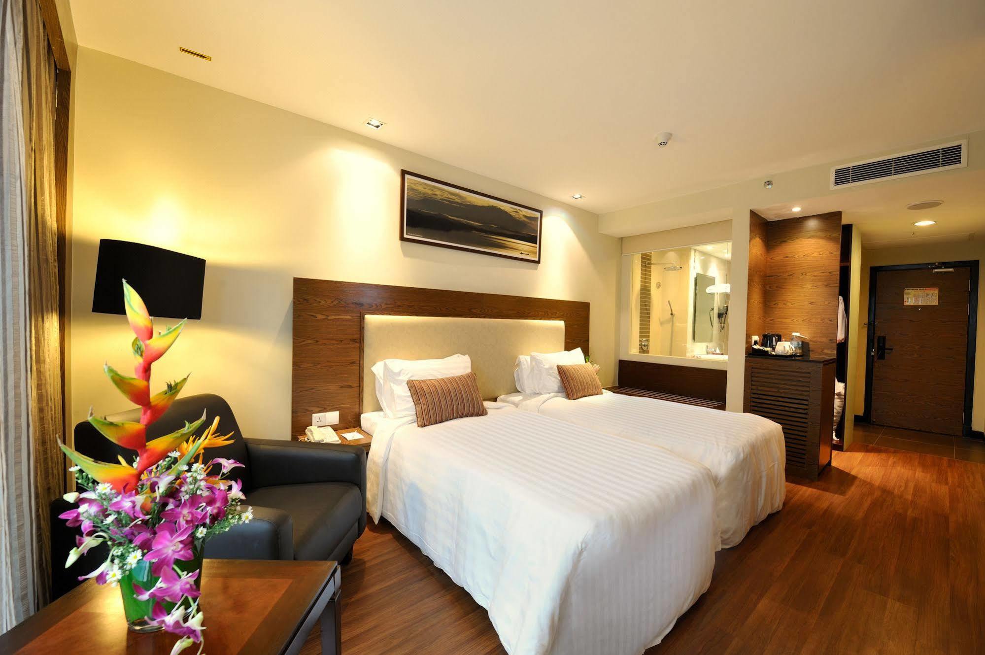 Grand Borneo Hotel Кота-Кінабалу Екстер'єр фото