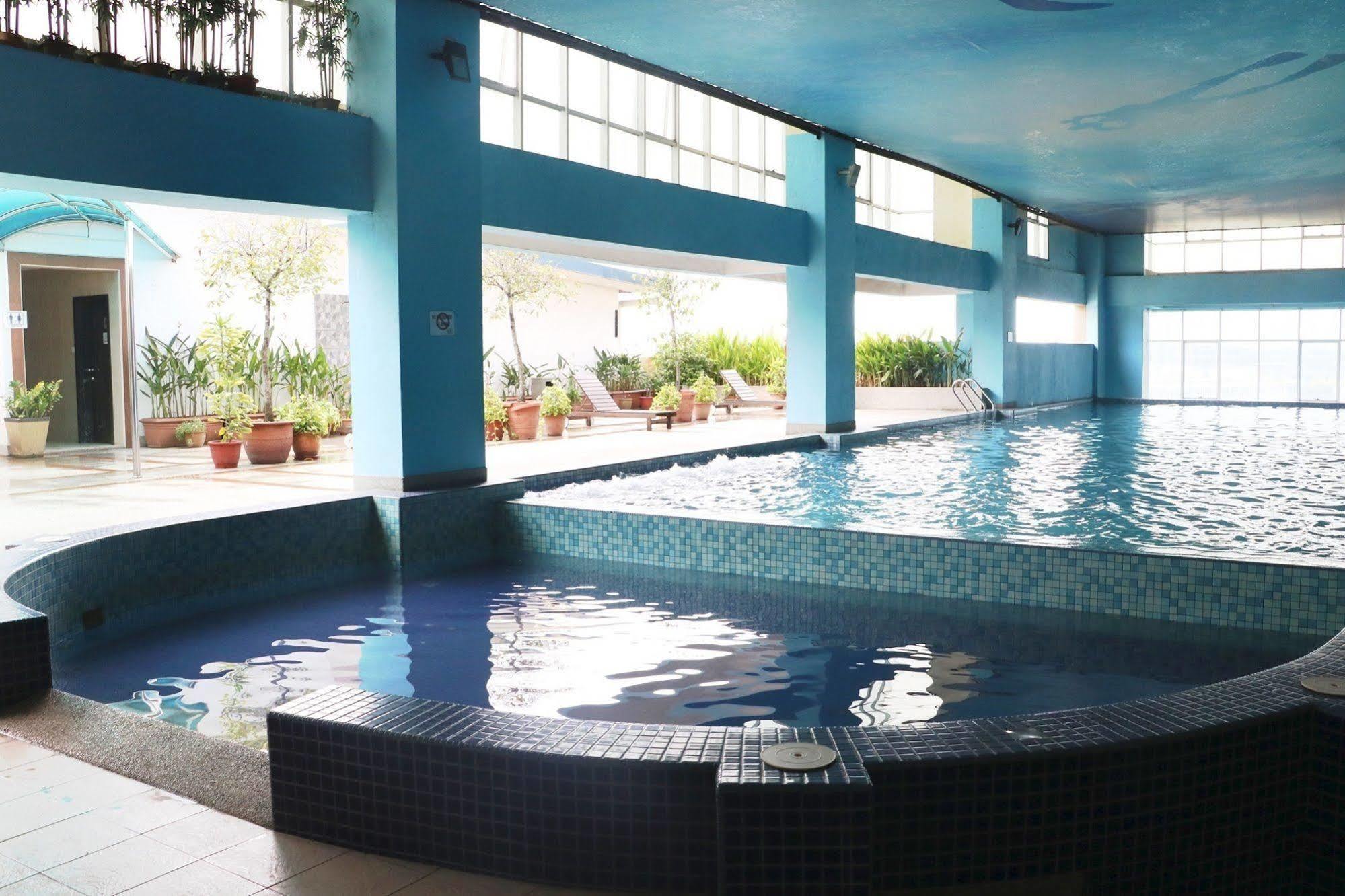 Grand Borneo Hotel Кота-Кінабалу Екстер'єр фото