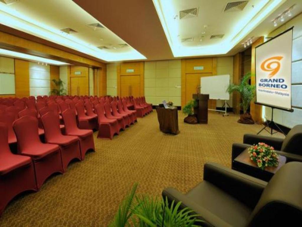 Grand Borneo Hotel Кота-Кінабалу Екстер'єр фото